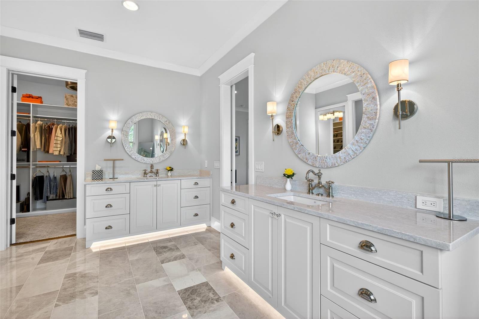 1936 COFFEE POT Blvd ST PETERSBURG, FL 33704