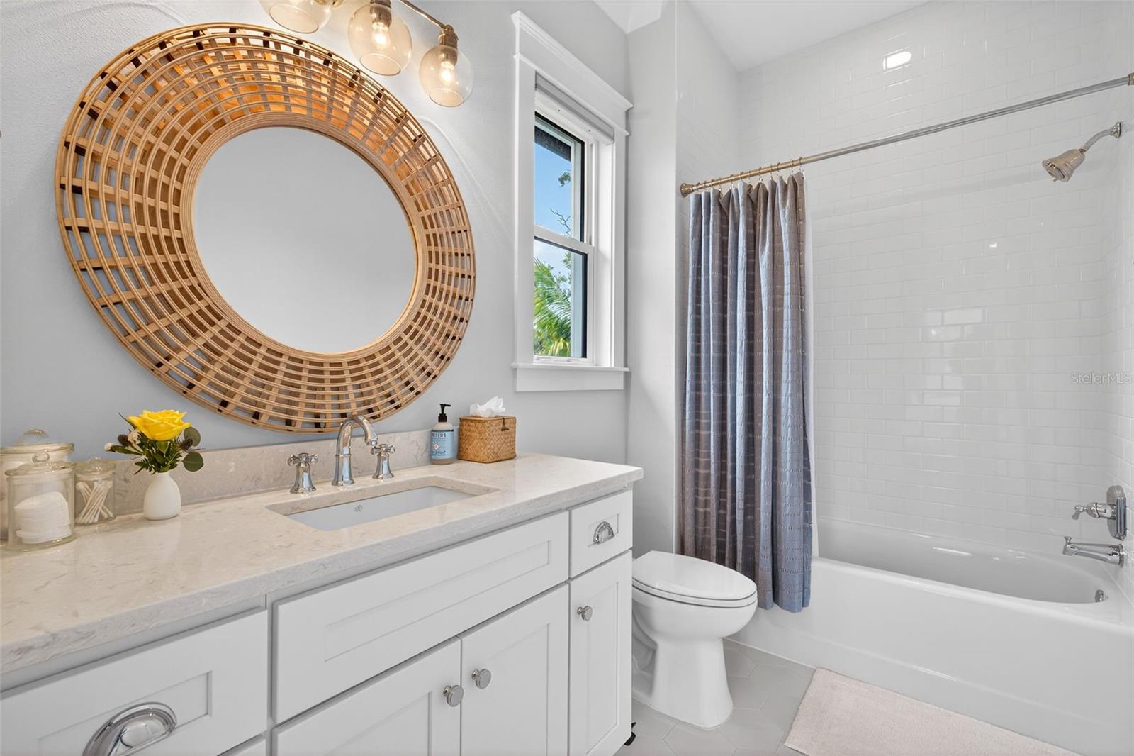 1936 COFFEE POT Blvd ST PETERSBURG, FL 33704