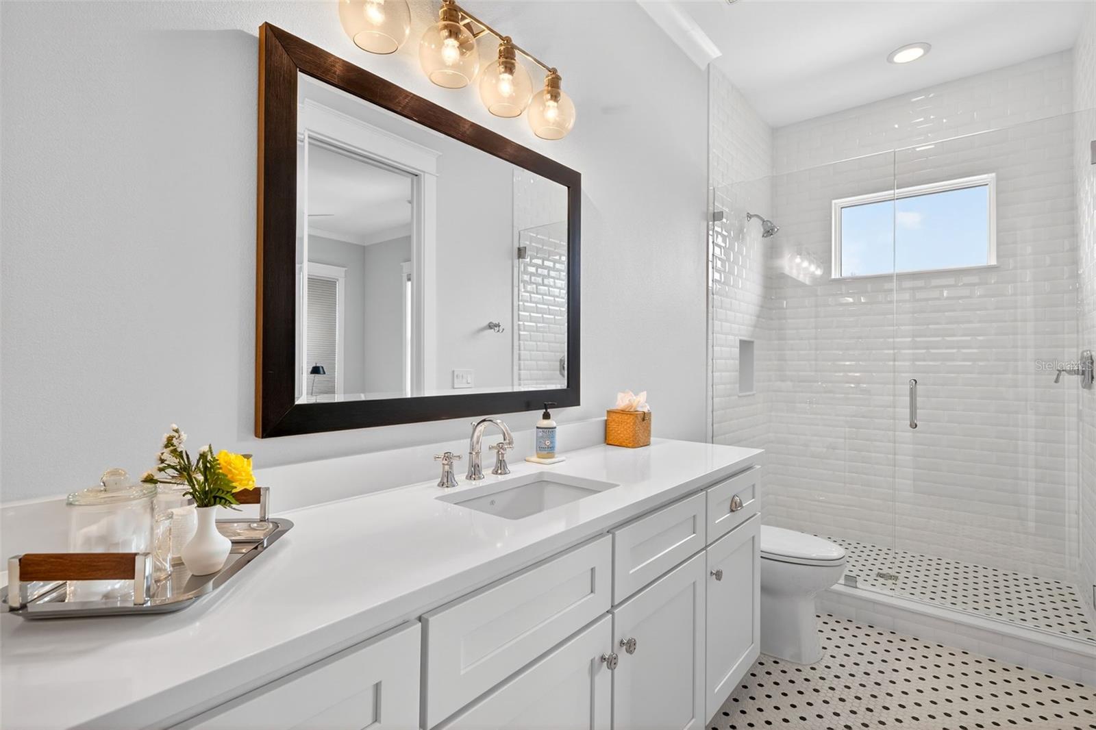 1936 COFFEE POT Blvd ST PETERSBURG, FL 33704