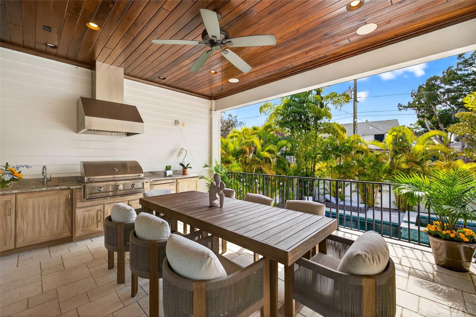 1936 COFFEE POT Blvd ST PETERSBURG, FL 33704