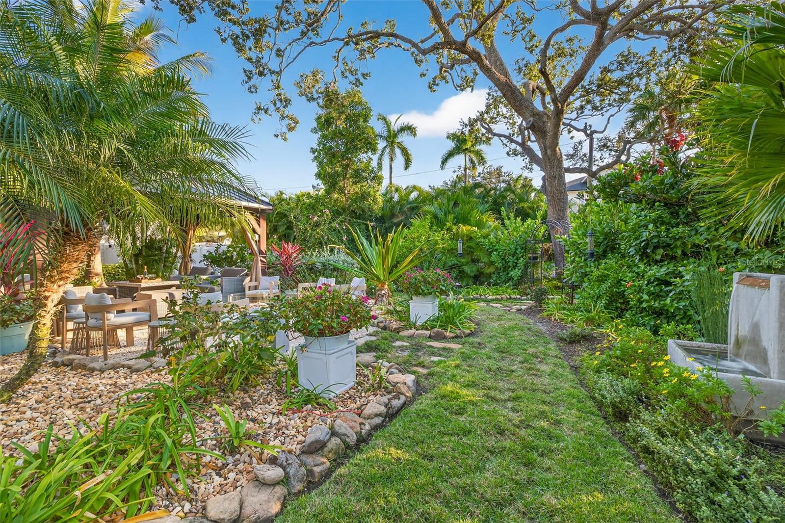 1936 COFFEE POT Blvd ST PETERSBURG, FL 33704