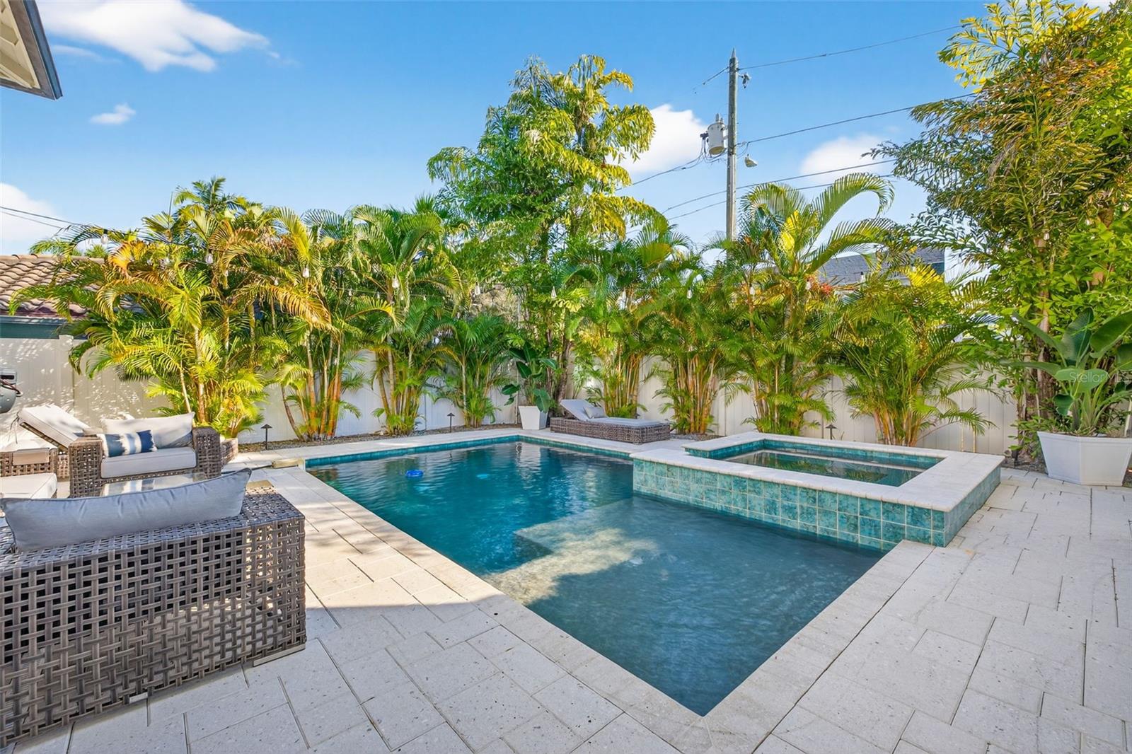 1936 COFFEE POT Blvd ST PETERSBURG, FL 33704