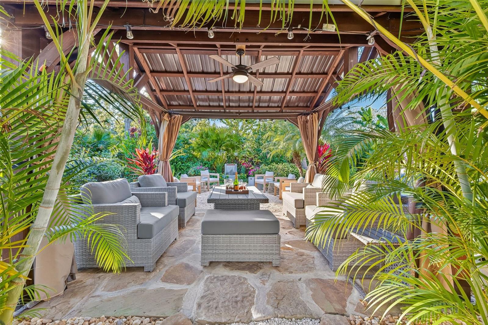 1936 COFFEE POT Blvd ST PETERSBURG, FL 33704