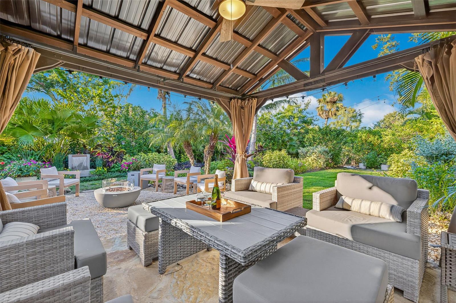 1936 COFFEE POT Blvd ST PETERSBURG, FL 33704