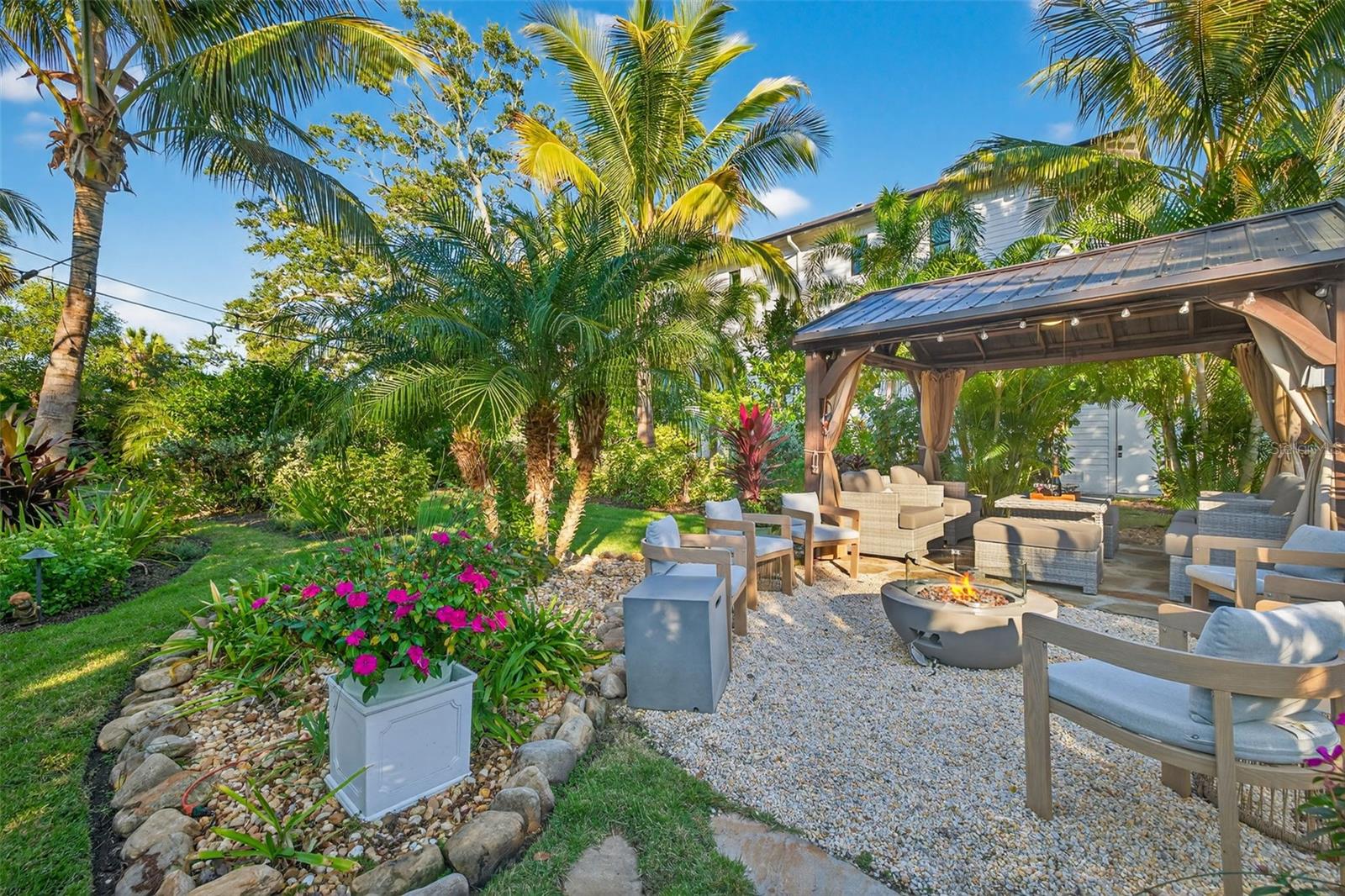 1936 COFFEE POT Blvd ST PETERSBURG, FL 33704