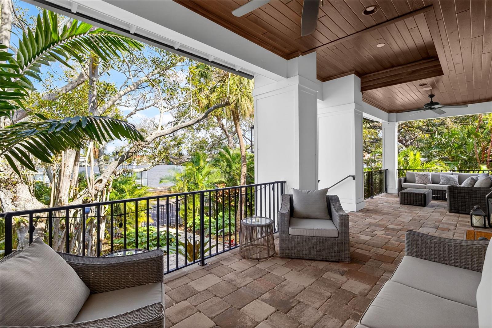 1936 COFFEE POT Blvd ST PETERSBURG, FL 33704