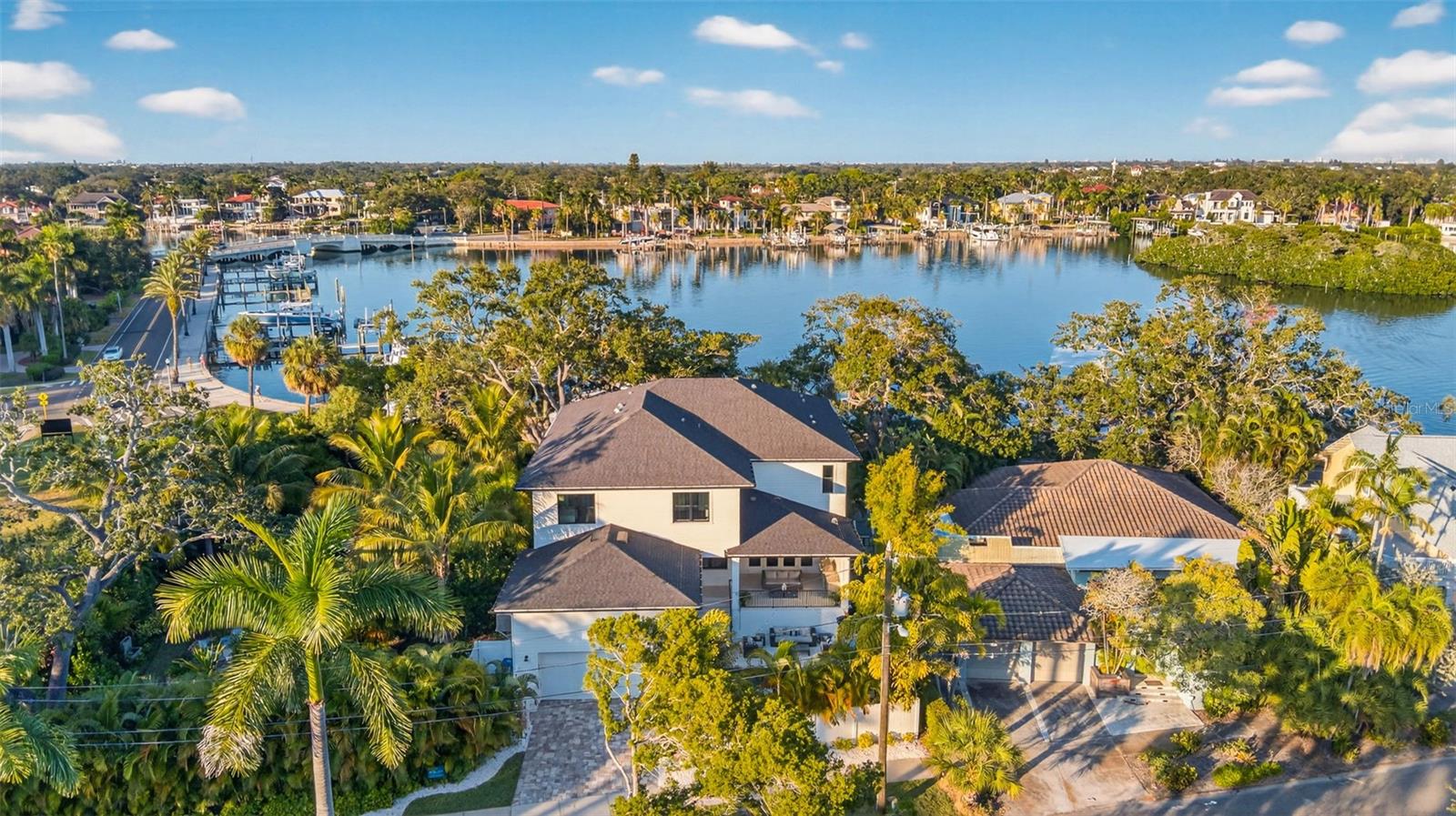 1936 COFFEE POT Blvd ST PETERSBURG, FL 33704