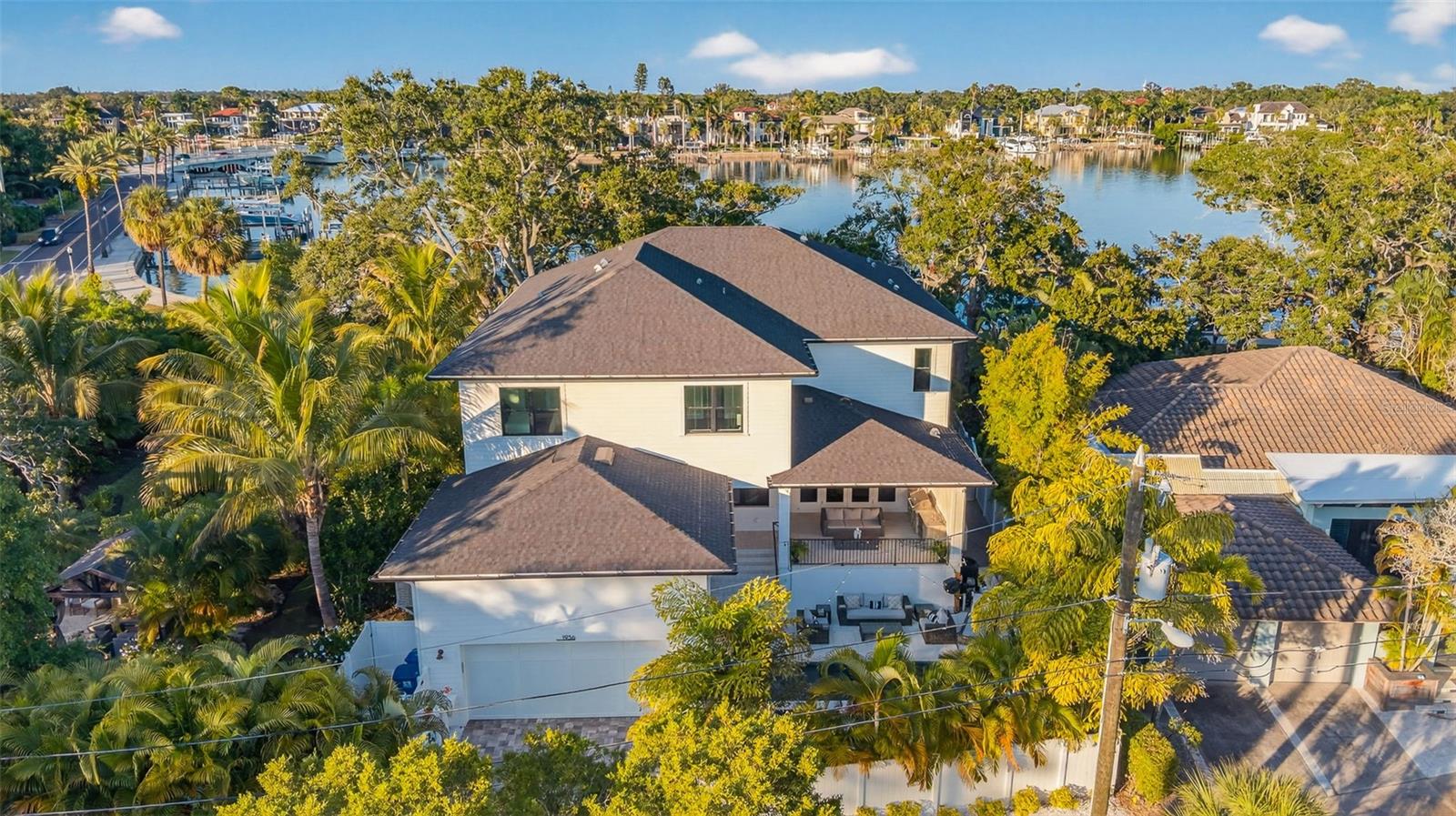 1936 COFFEE POT Blvd ST PETERSBURG, FL 33704