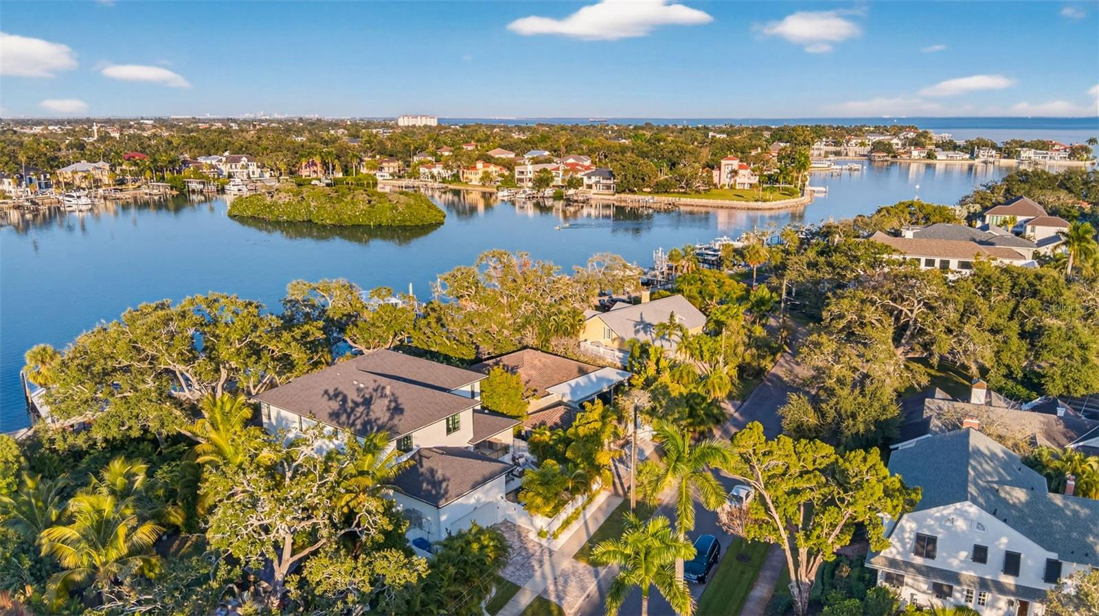 1936 COFFEE POT Blvd ST PETERSBURG, FL 33704