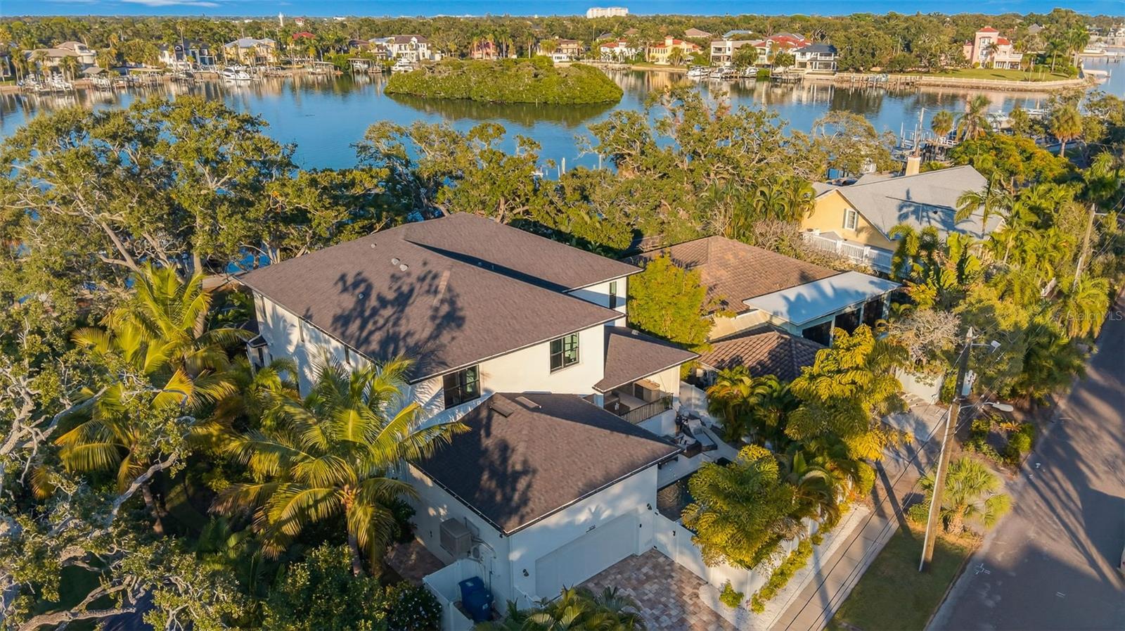 1936 COFFEE POT Blvd ST PETERSBURG, FL 33704