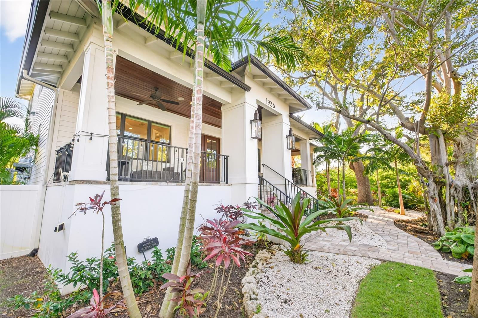 1936 COFFEE POT Blvd ST PETERSBURG, FL 33704