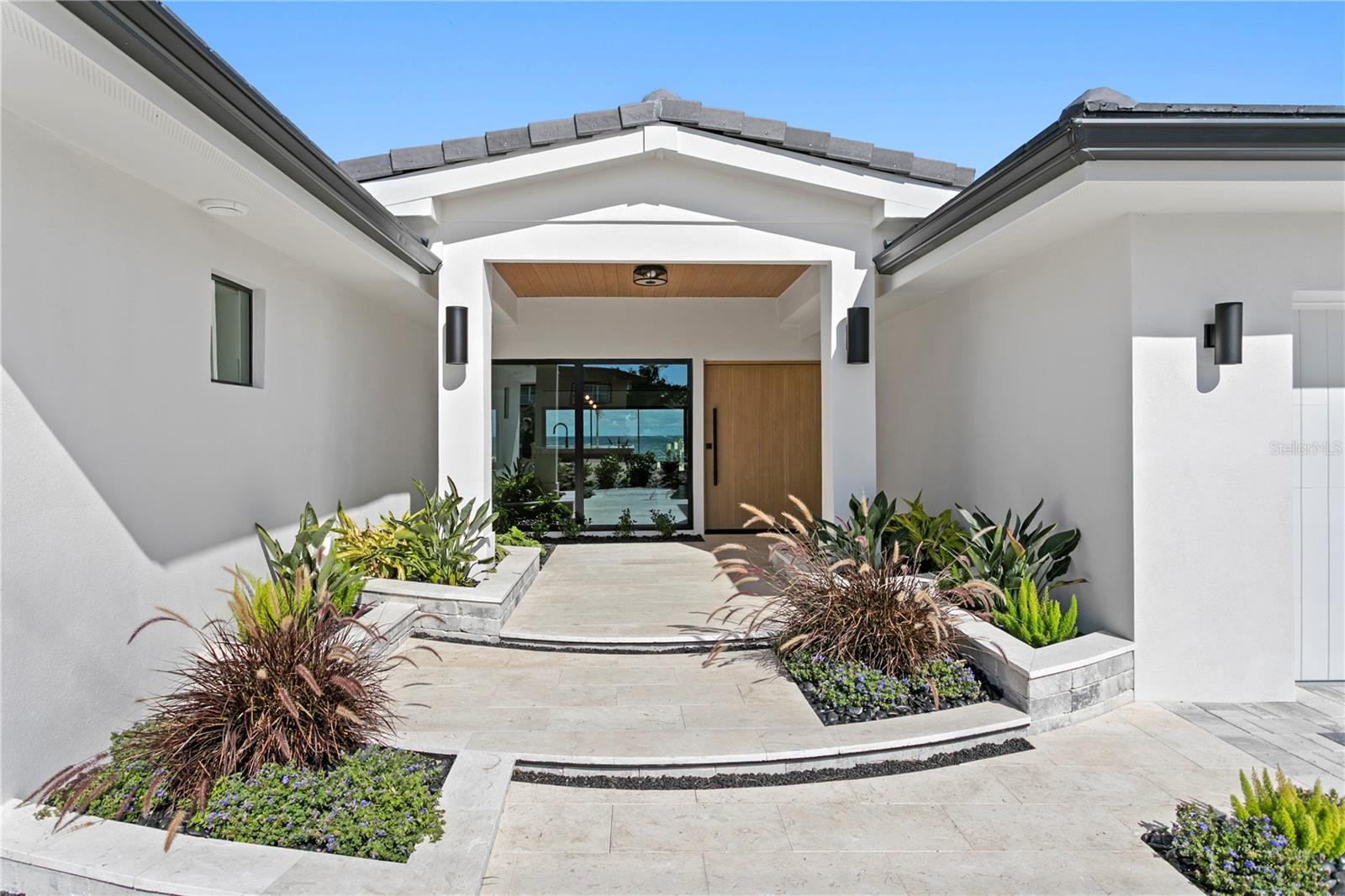 2580 E BAY Isle Dr ST PETERSBURG, FL 33705