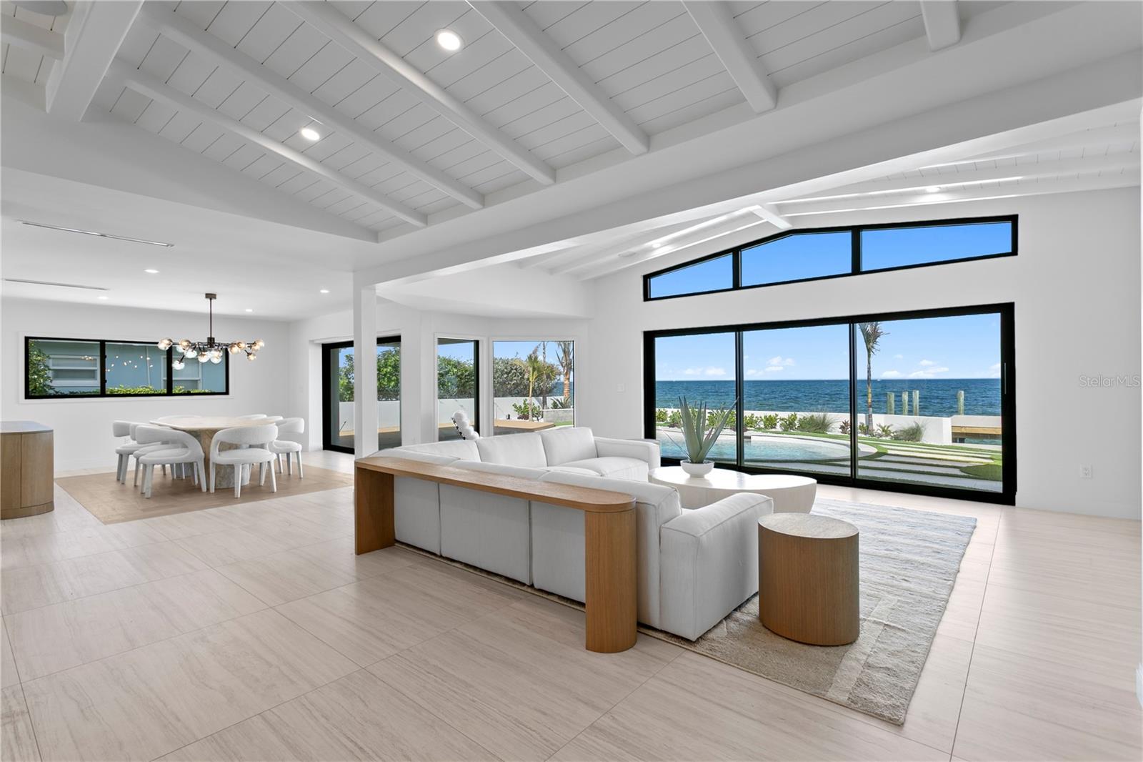 2580 E BAY Isle Dr ST PETERSBURG, FL 33705