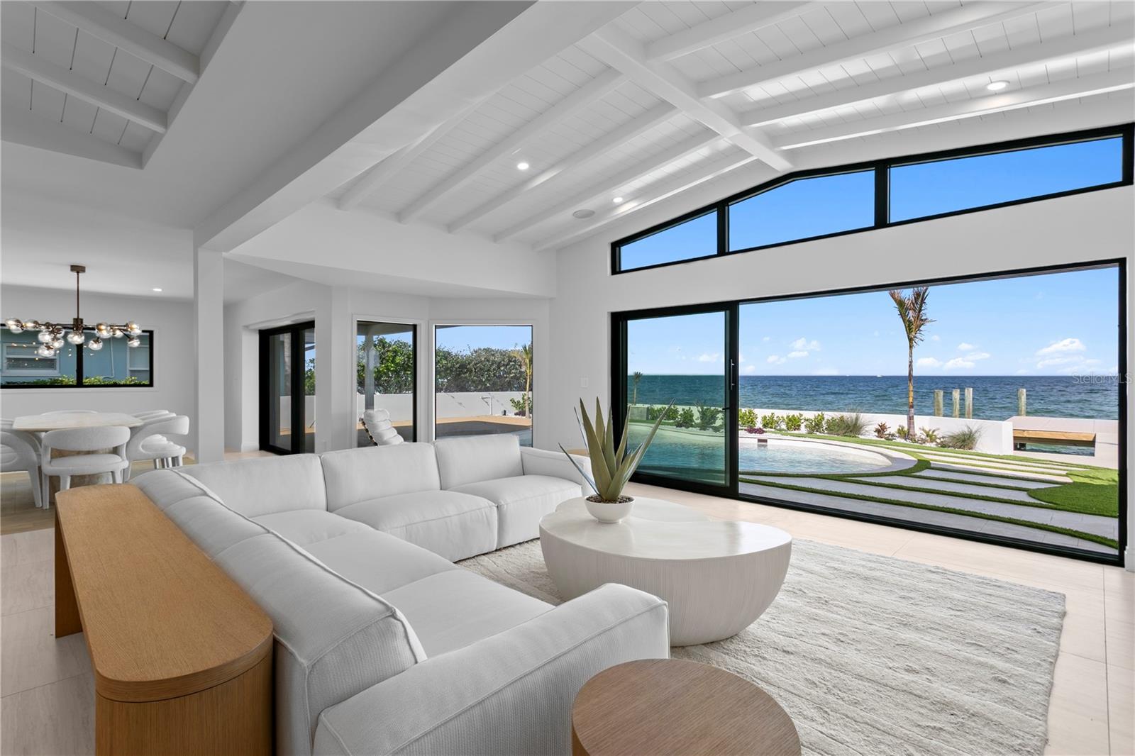 2580 E BAY Isle Dr ST PETERSBURG, FL 33705