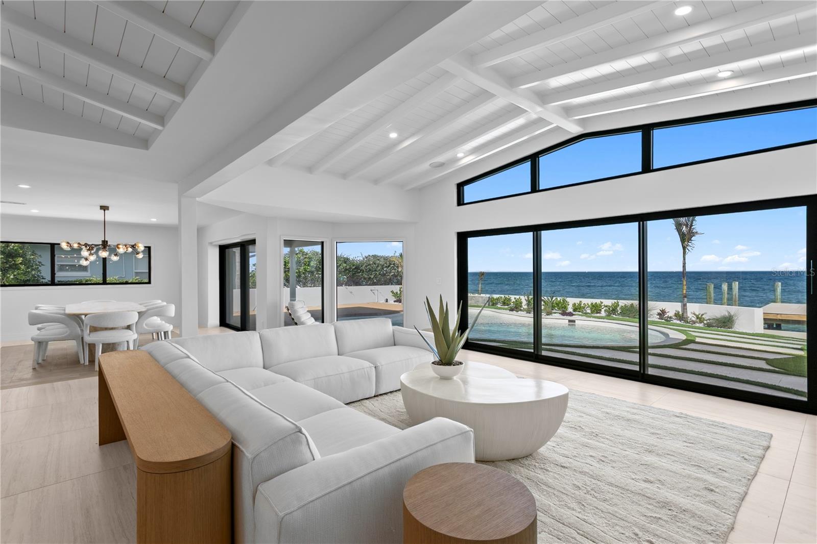 2580 E BAY Isle Dr ST PETERSBURG, FL 33705