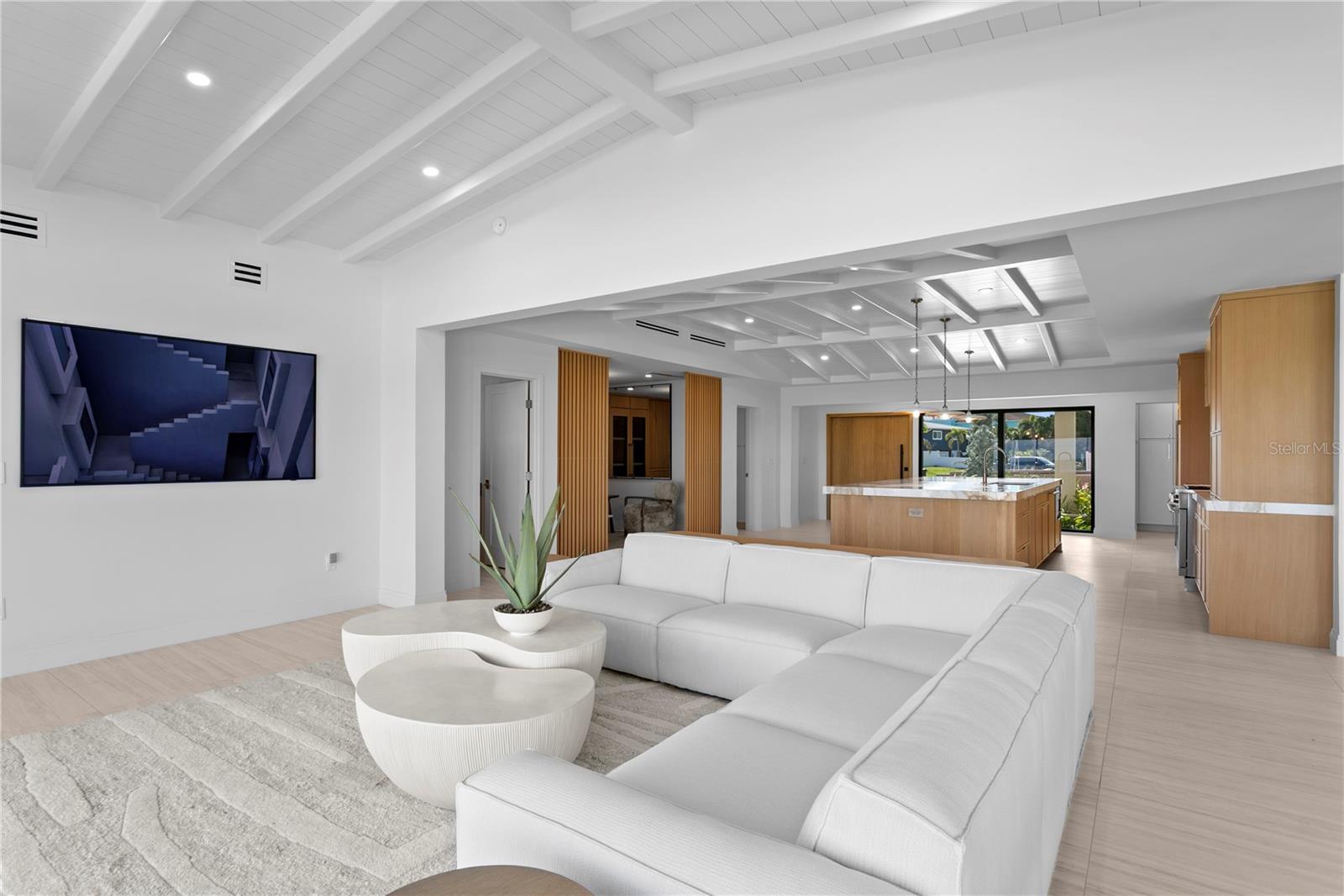 2580 E BAY Isle Dr ST PETERSBURG, FL 33705