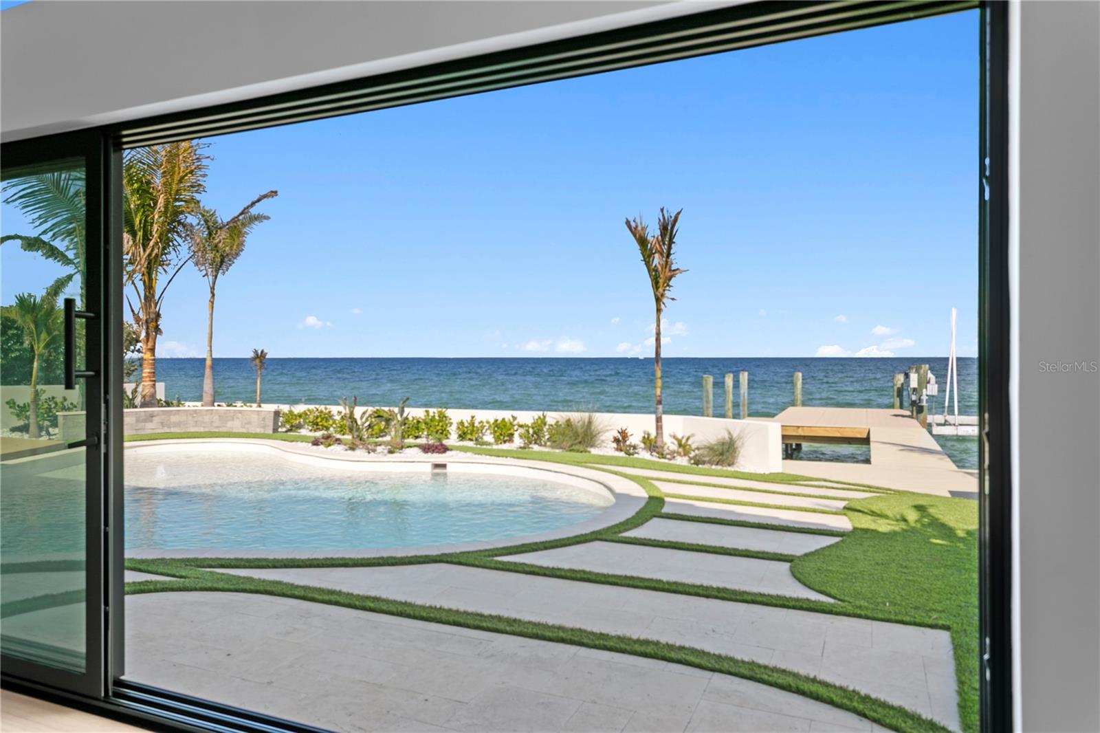 2580 E BAY Isle Dr ST PETERSBURG, FL 33705