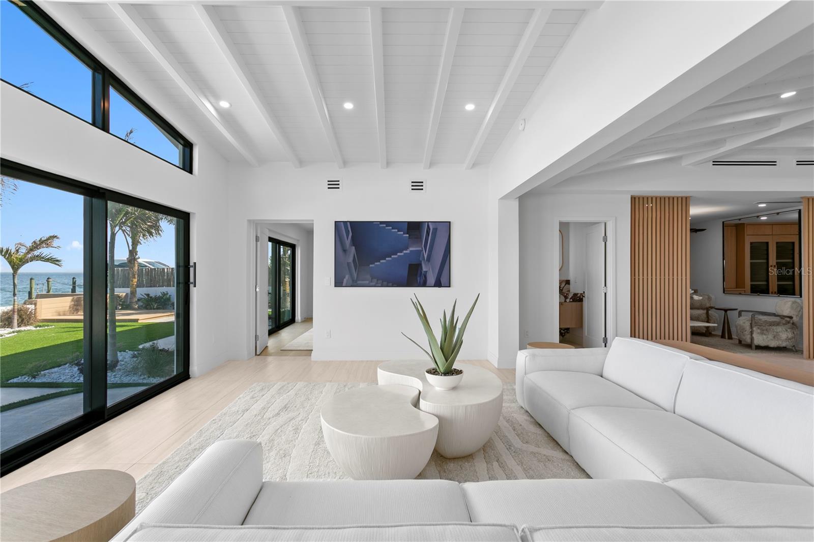 2580 E BAY Isle Dr ST PETERSBURG, FL 33705