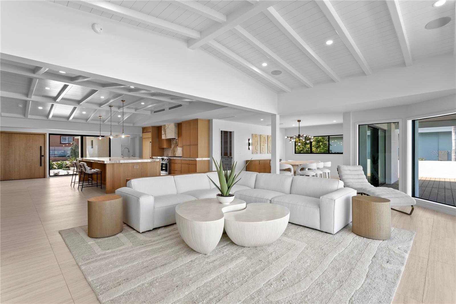 2580 E BAY Isle Dr ST PETERSBURG, FL 33705