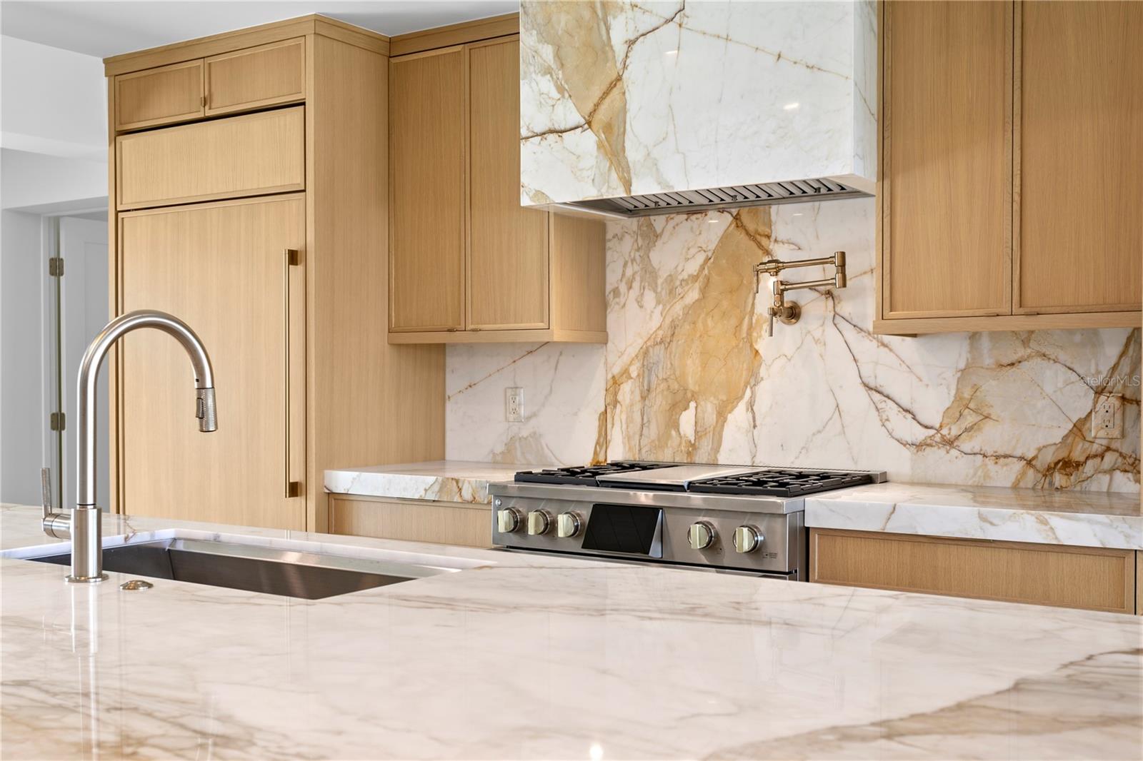 2580 E BAY Isle Dr ST PETERSBURG, FL 33705