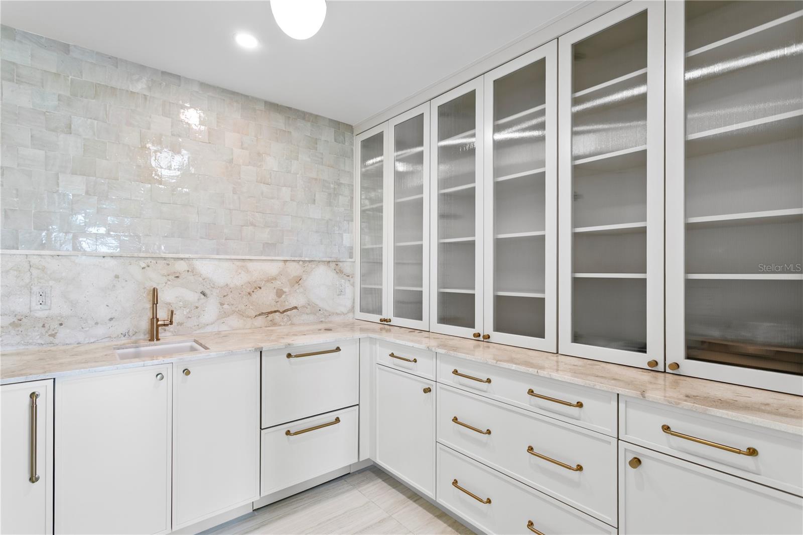 2580 E BAY Isle Dr ST PETERSBURG, FL 33705