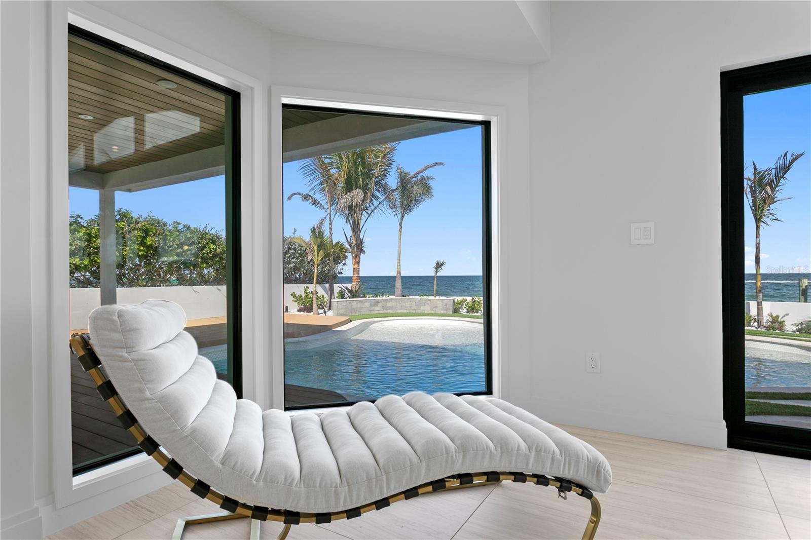 2580 E BAY Isle Dr ST PETERSBURG, FL 33705