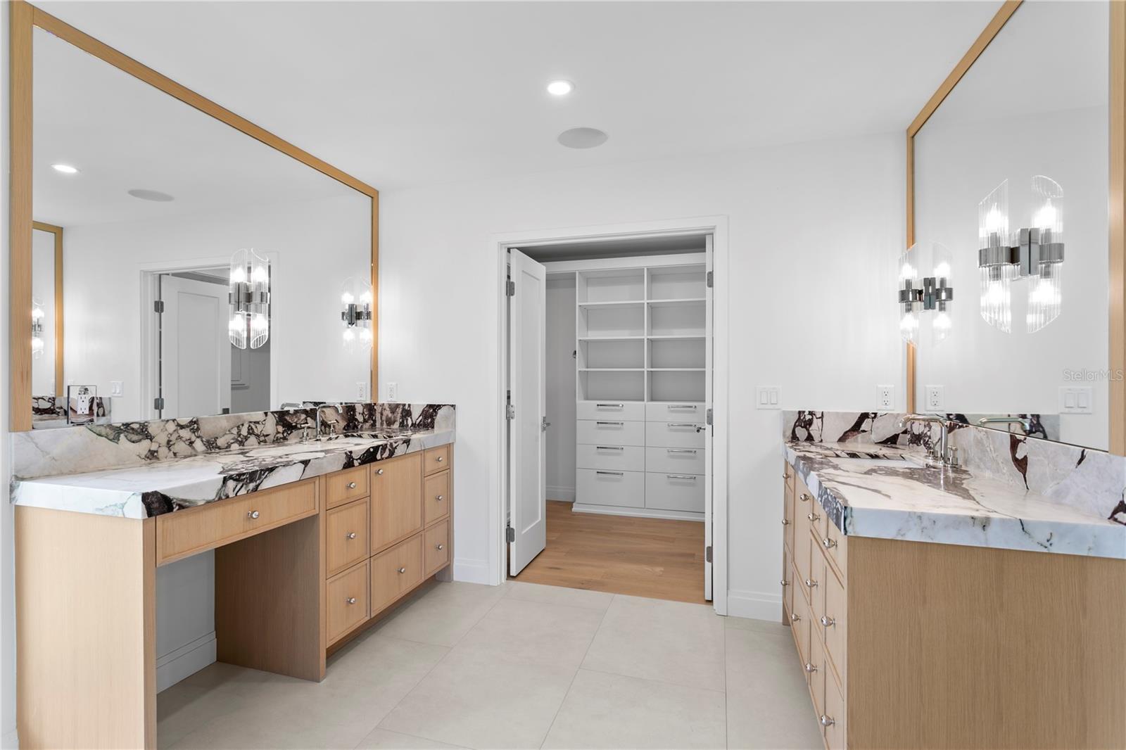 2580 E BAY Isle Dr ST PETERSBURG, FL 33705