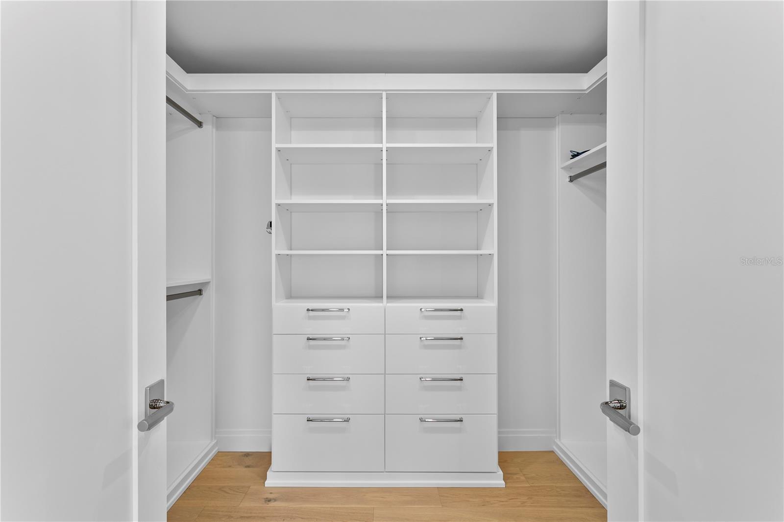 2580 E BAY Isle Dr ST PETERSBURG, FL 33705