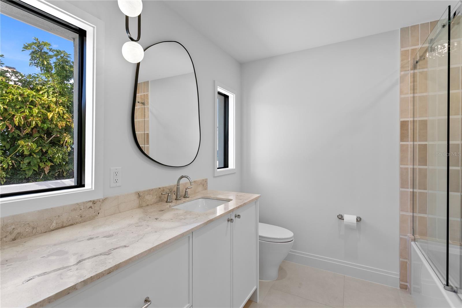 2580 E BAY Isle Dr ST PETERSBURG, FL 33705