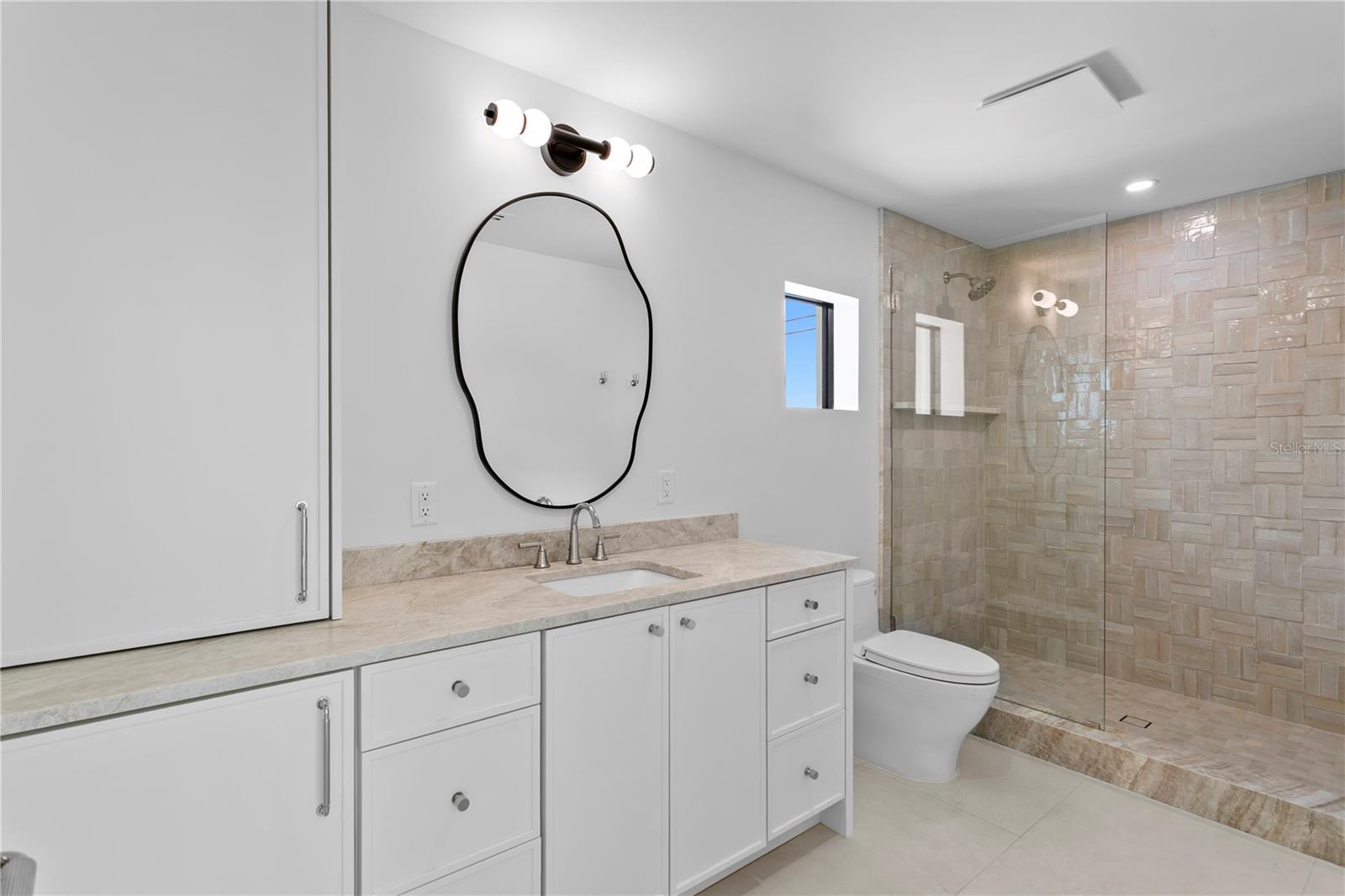 2580 E BAY Isle Dr ST PETERSBURG, FL 33705