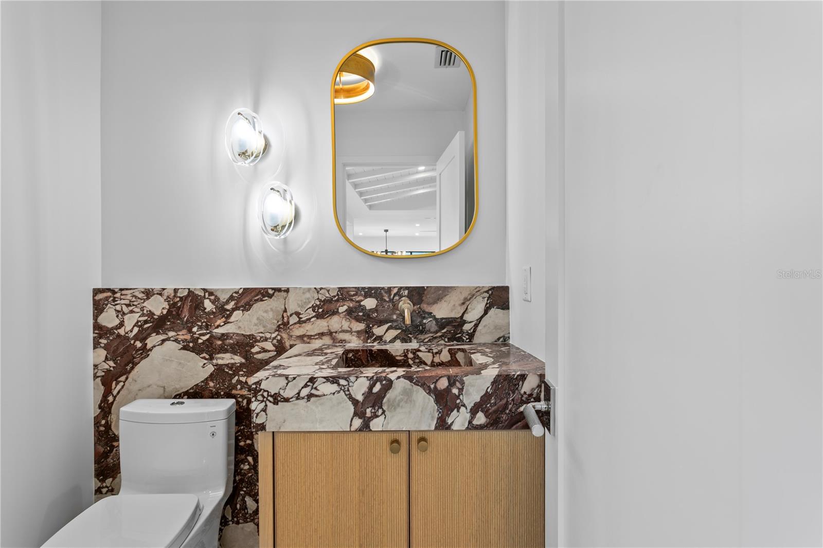 2580 E BAY Isle Dr ST PETERSBURG, FL 33705