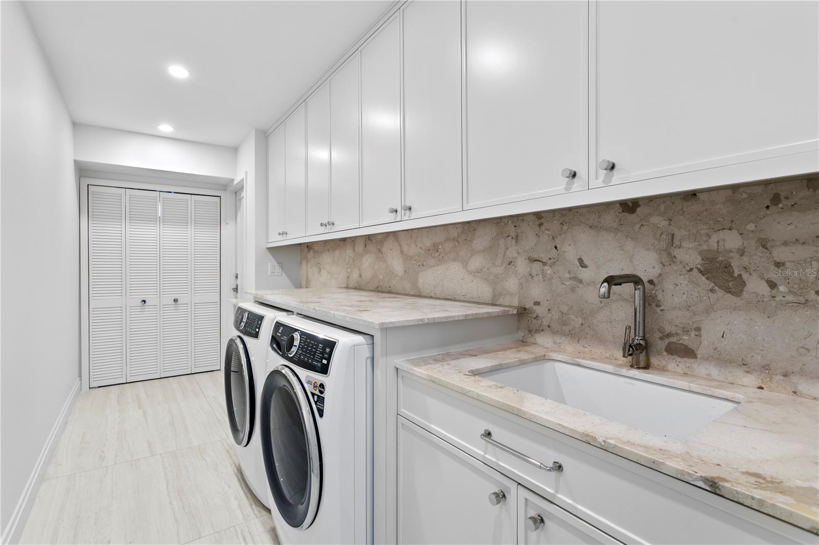 2580 E BAY Isle Dr ST PETERSBURG, FL 33705