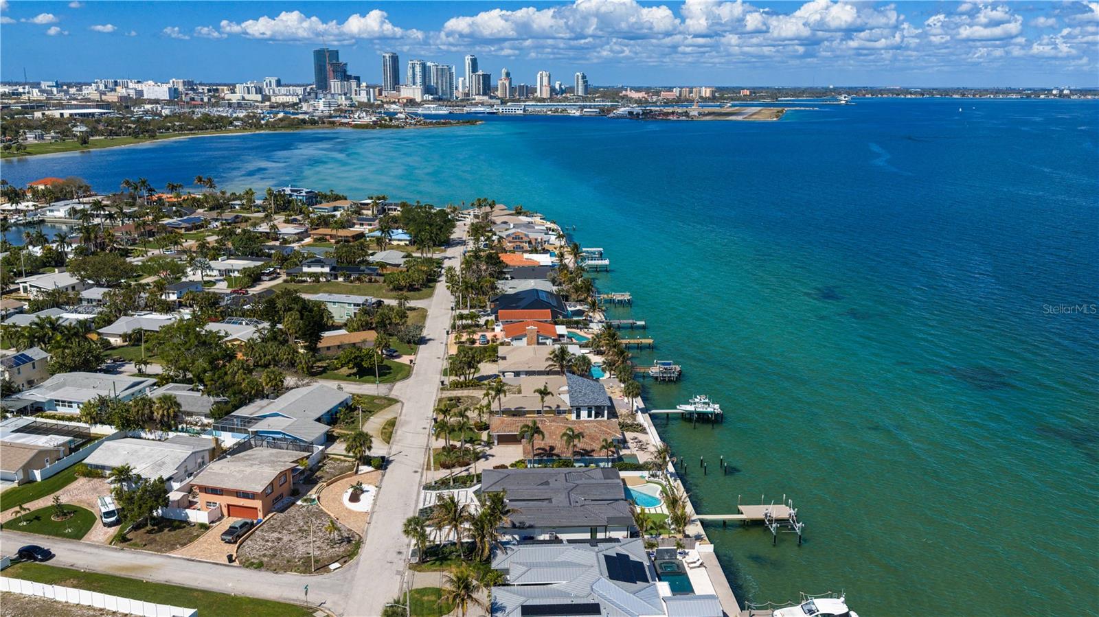 2580 E BAY Isle Dr ST PETERSBURG, FL 33705