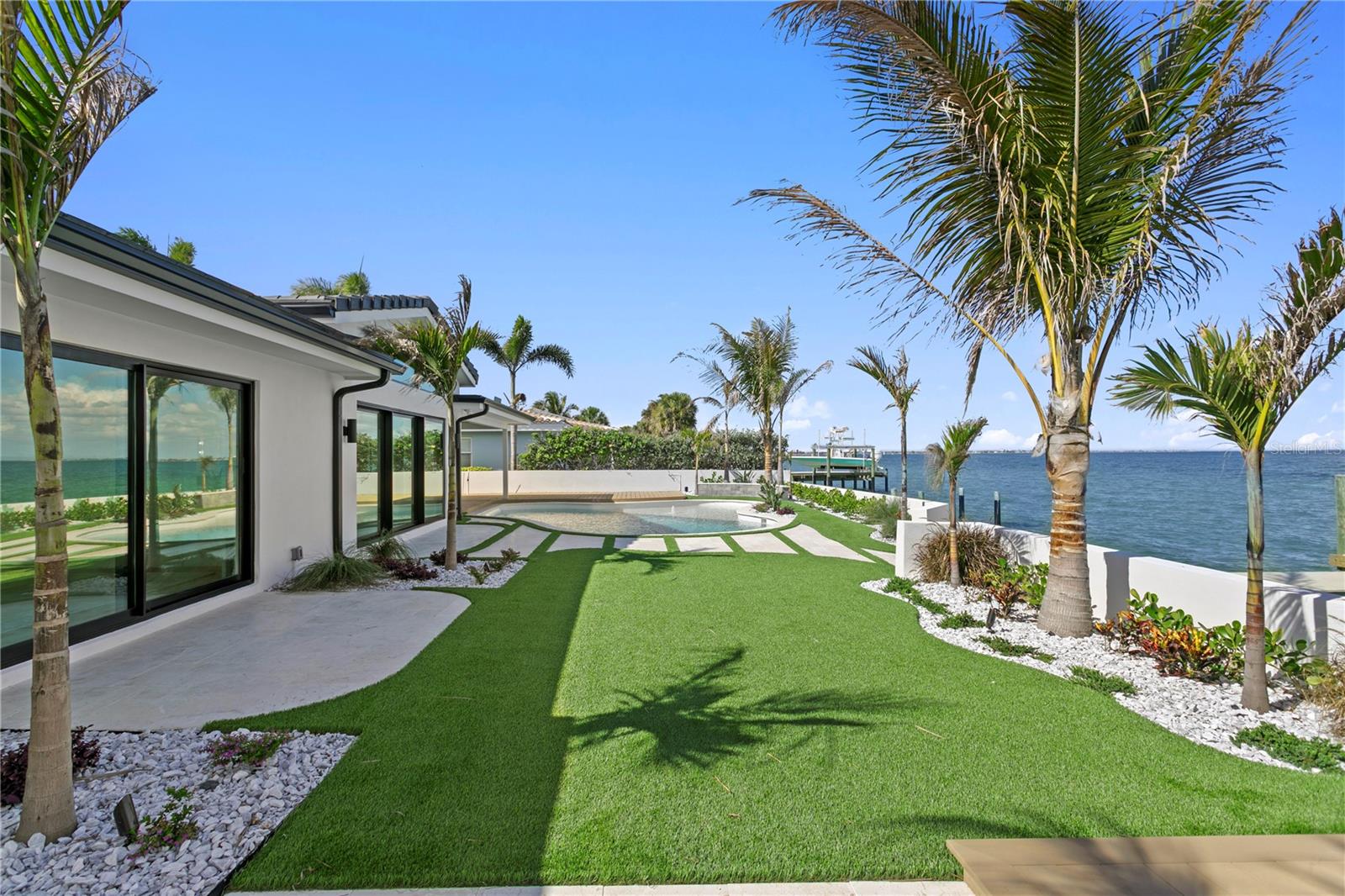 2580 E BAY Isle Dr ST PETERSBURG, FL 33705