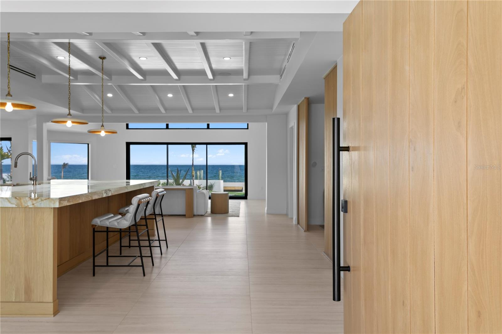 2580 E BAY Isle Dr ST PETERSBURG, FL 33705