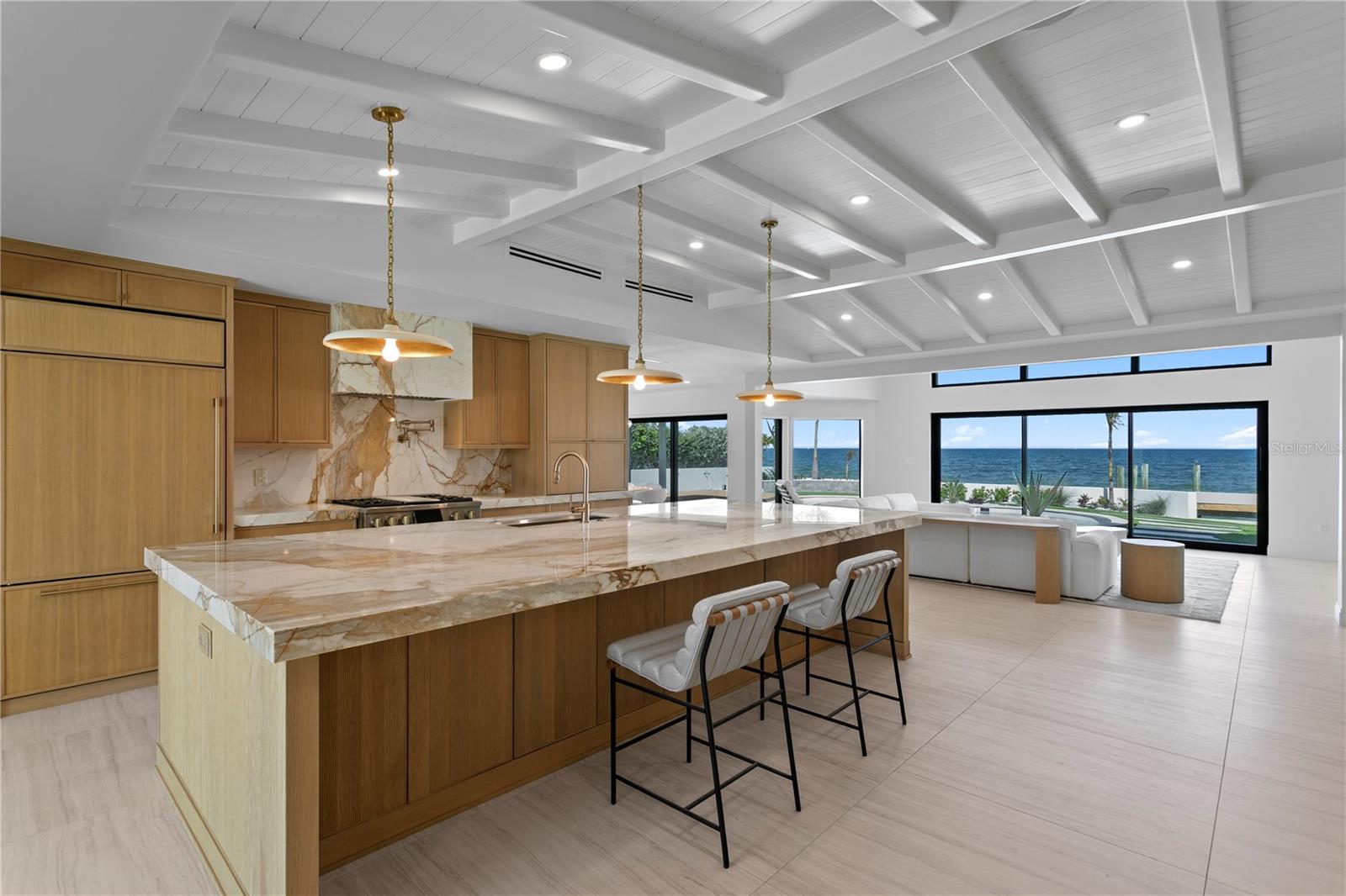 2580 E BAY Isle Dr ST PETERSBURG, FL 33705