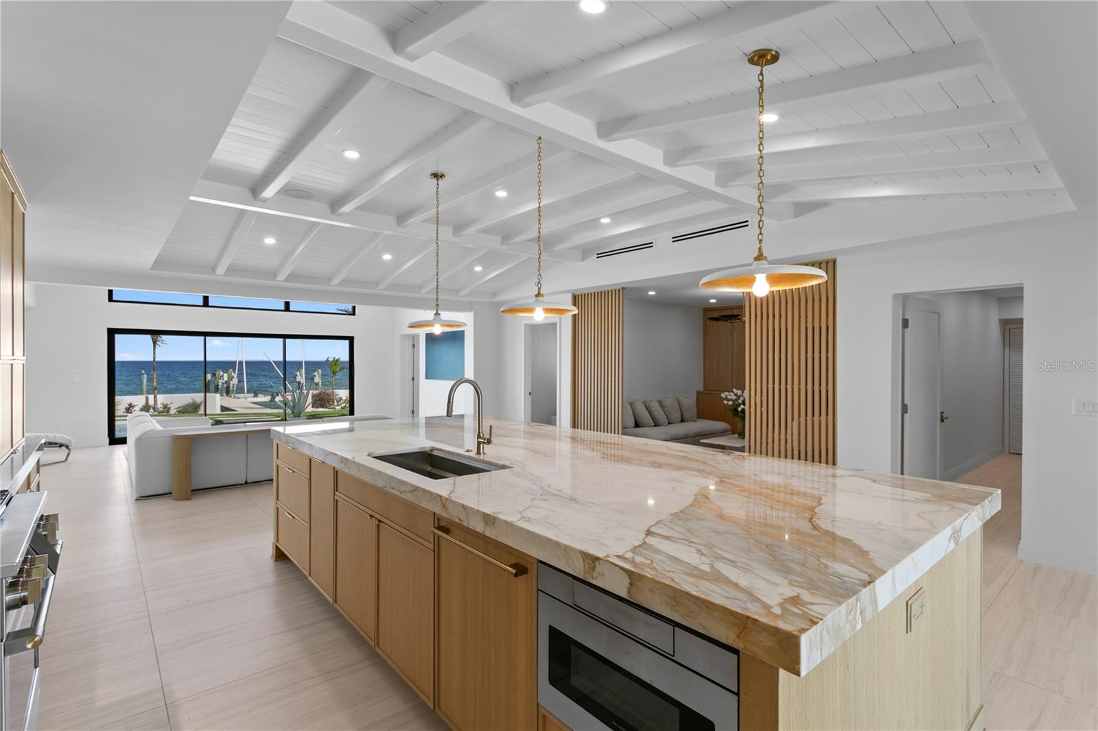 2580 E BAY Isle Dr ST PETERSBURG, FL 33705