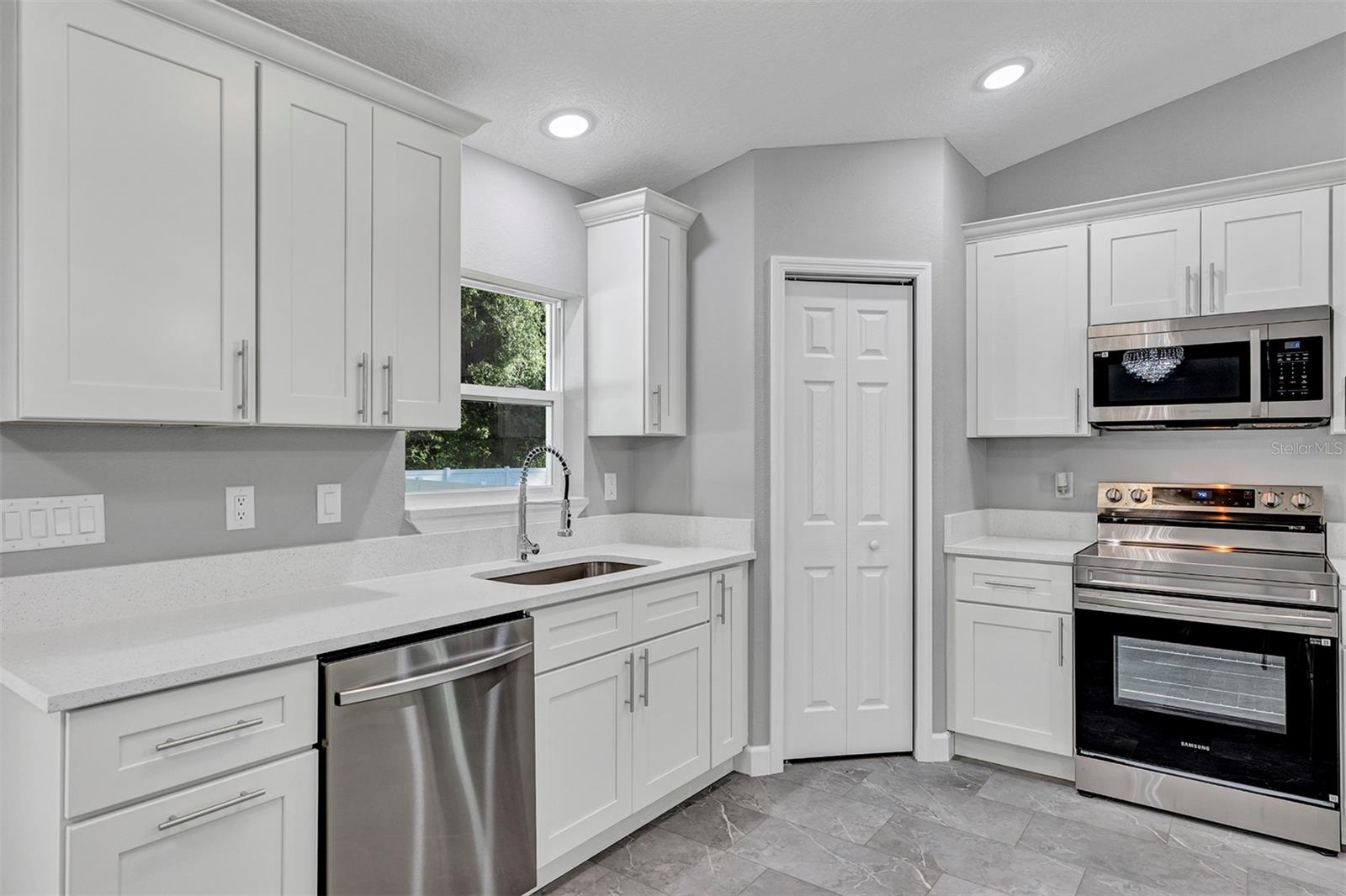 4363 SE 131ST Ln BELLEVIEW, FL 34420