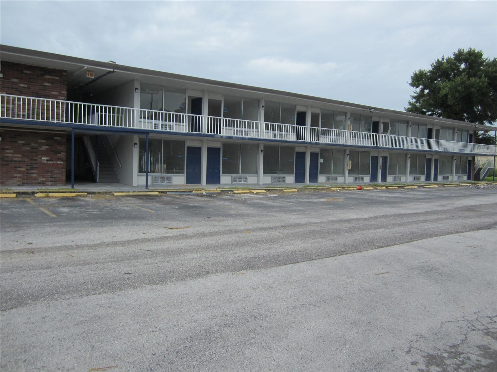 4011 E COLUMBUS Dr TAMPA, FL 33605