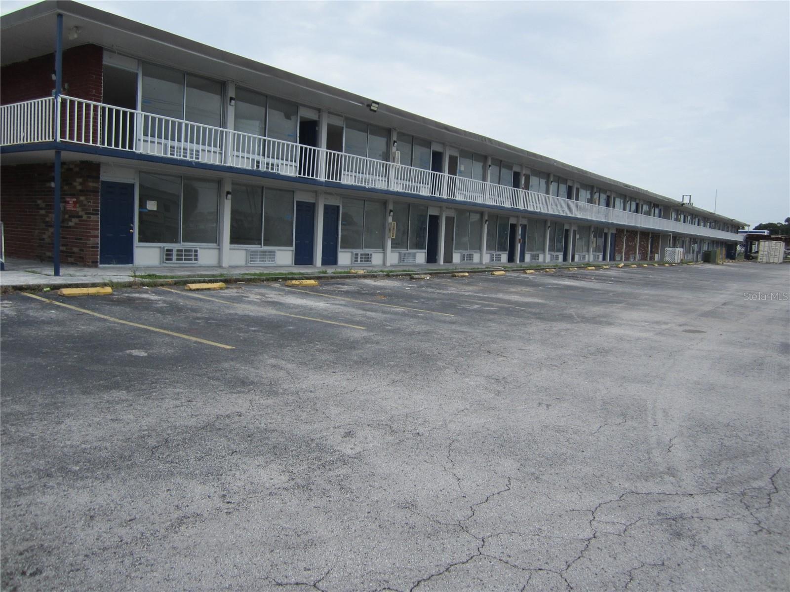 4011 E COLUMBUS Dr TAMPA, FL 33605