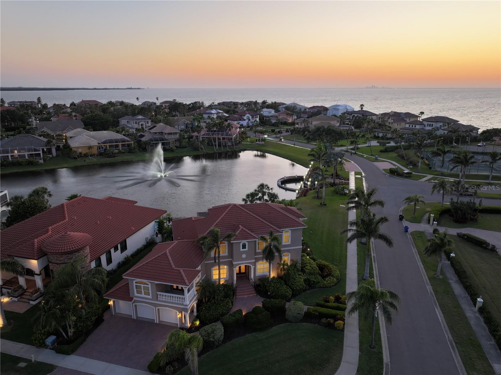1414 ALHAMBRA Dr