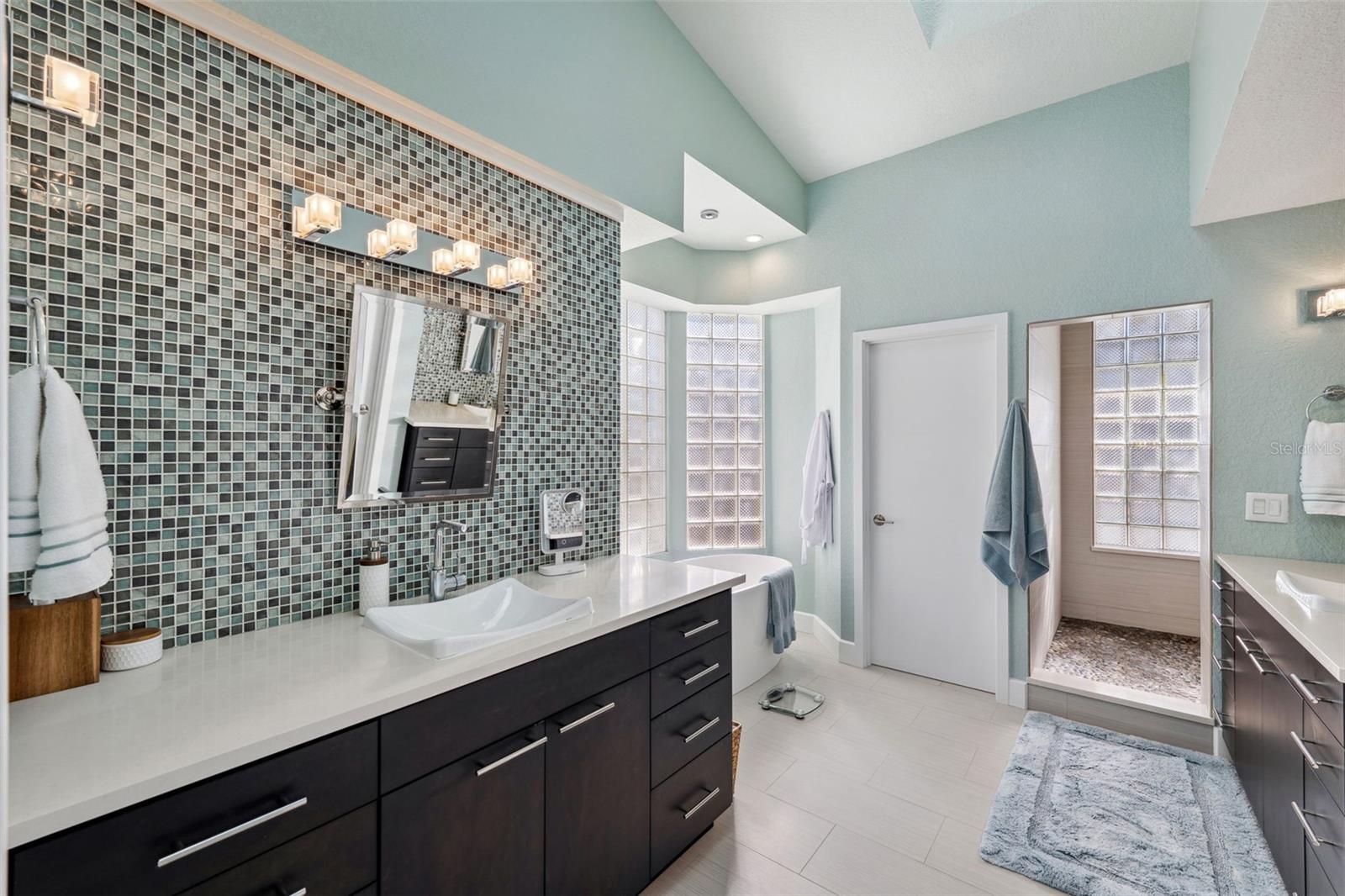 123 8TH St TIERRA VERDE, FL 33715