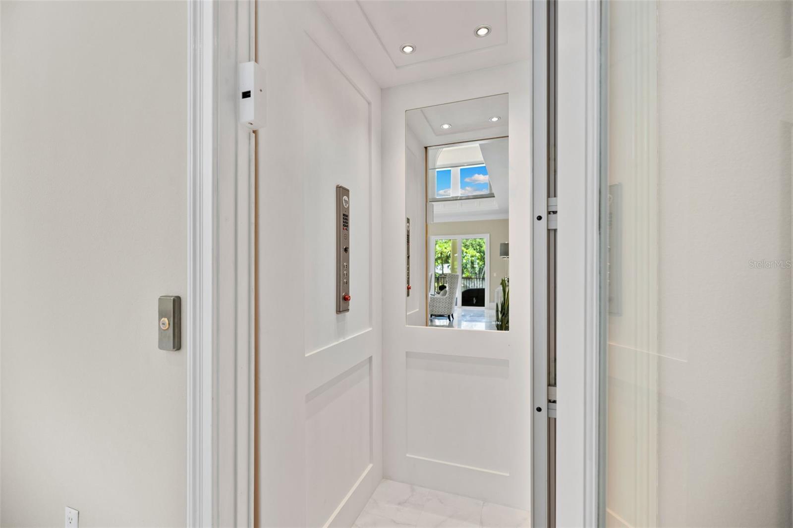 3025 OAKMONT Dr CLEARWATER, FL 33761