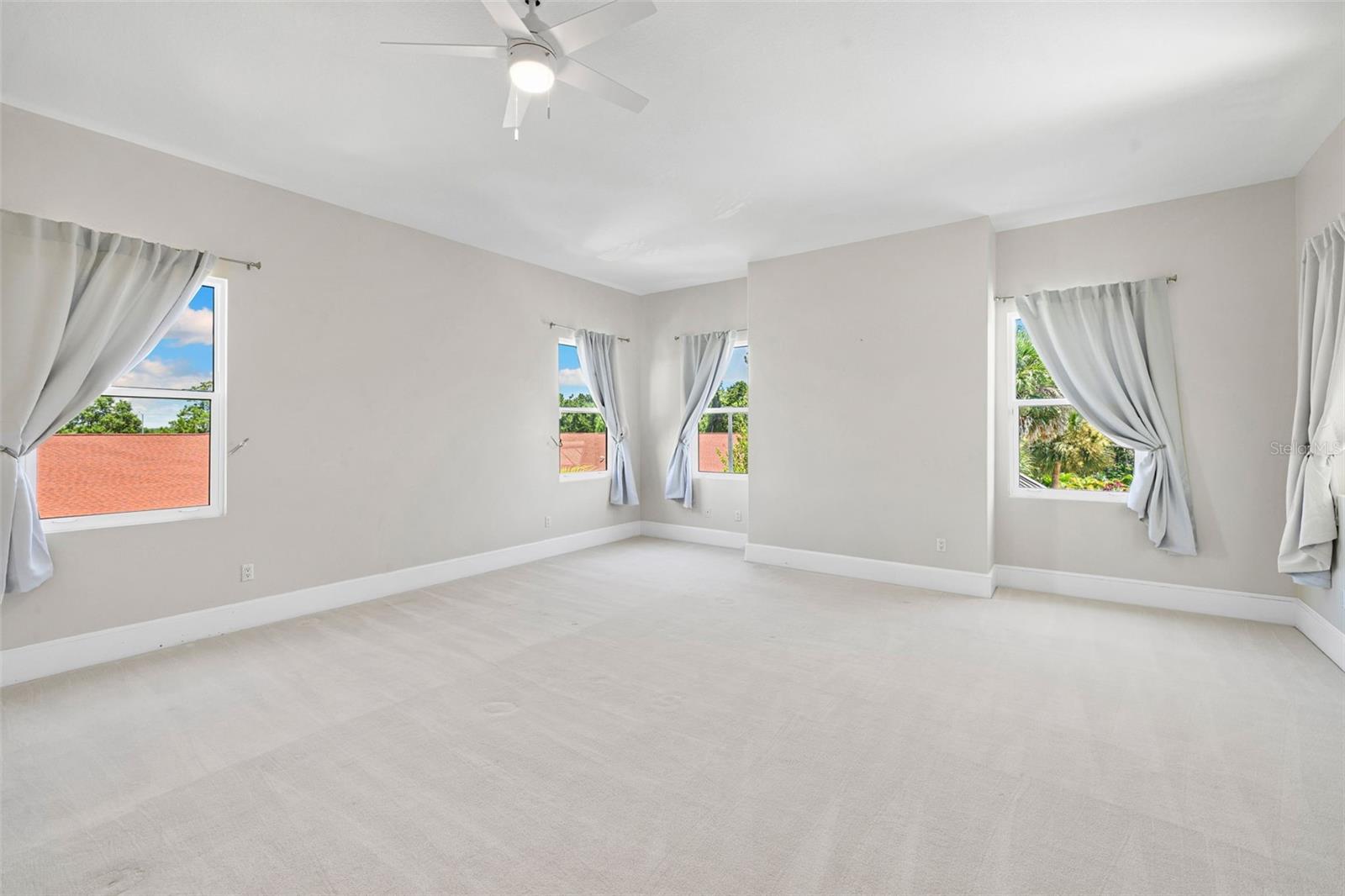 3025 OAKMONT Dr CLEARWATER, FL 33761