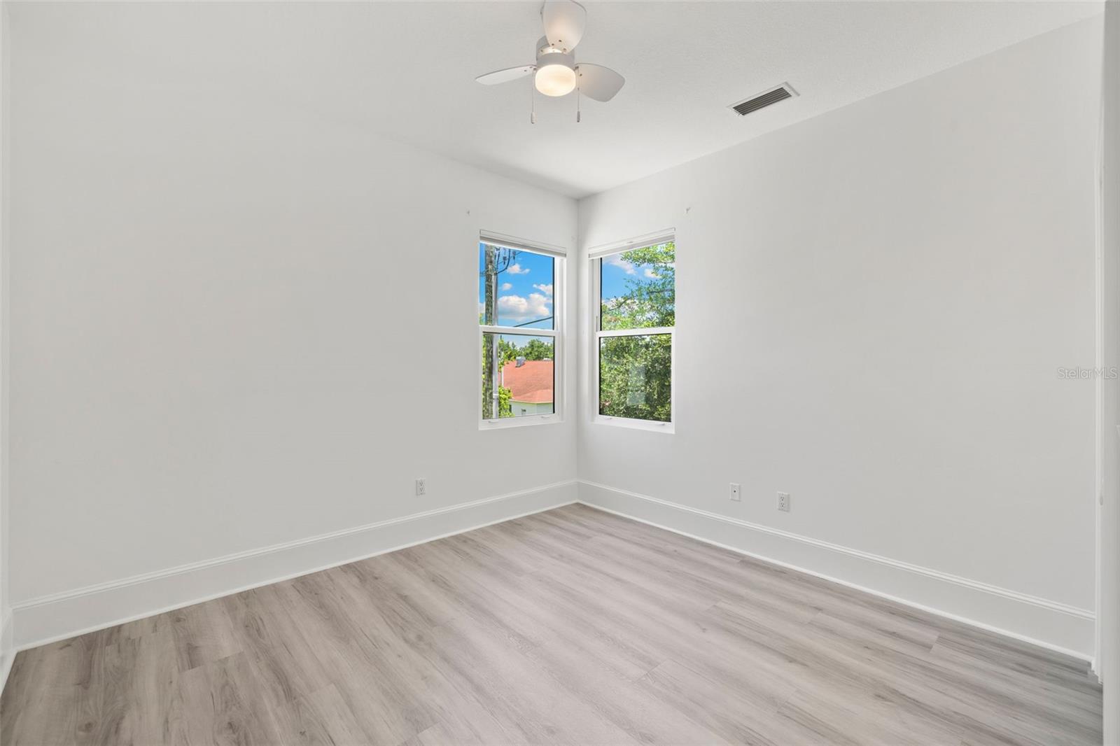 3025 OAKMONT Dr CLEARWATER, FL 33761